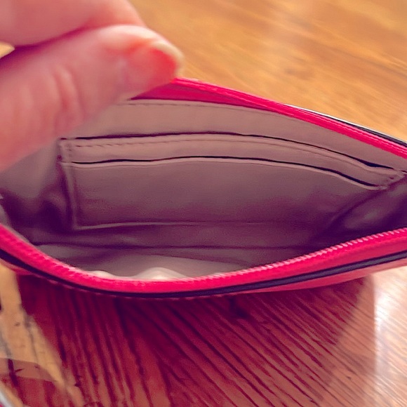 🎀COACH Hot PinkCornerZip Wristlet.Roomy&Compact.Used OnceEUC.
UseAloneOrAsWallet - Picture 7 of 11